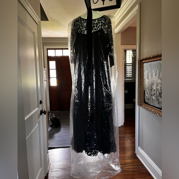Size 18 Navy Lace Teri Jon long gown - Picture 6 of 9